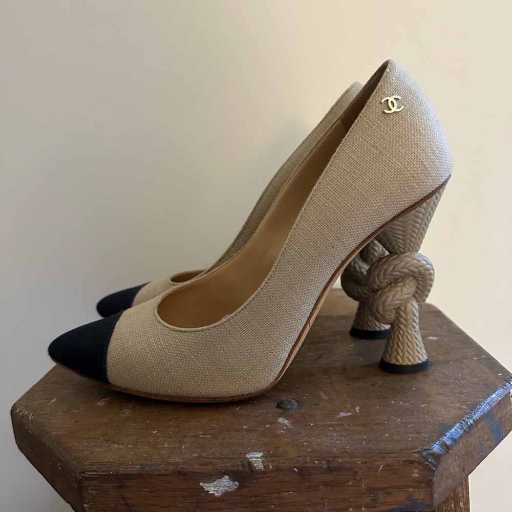 CHANEL Beige and Black Heels with knot Heel 2014 - Picture 4 of 8